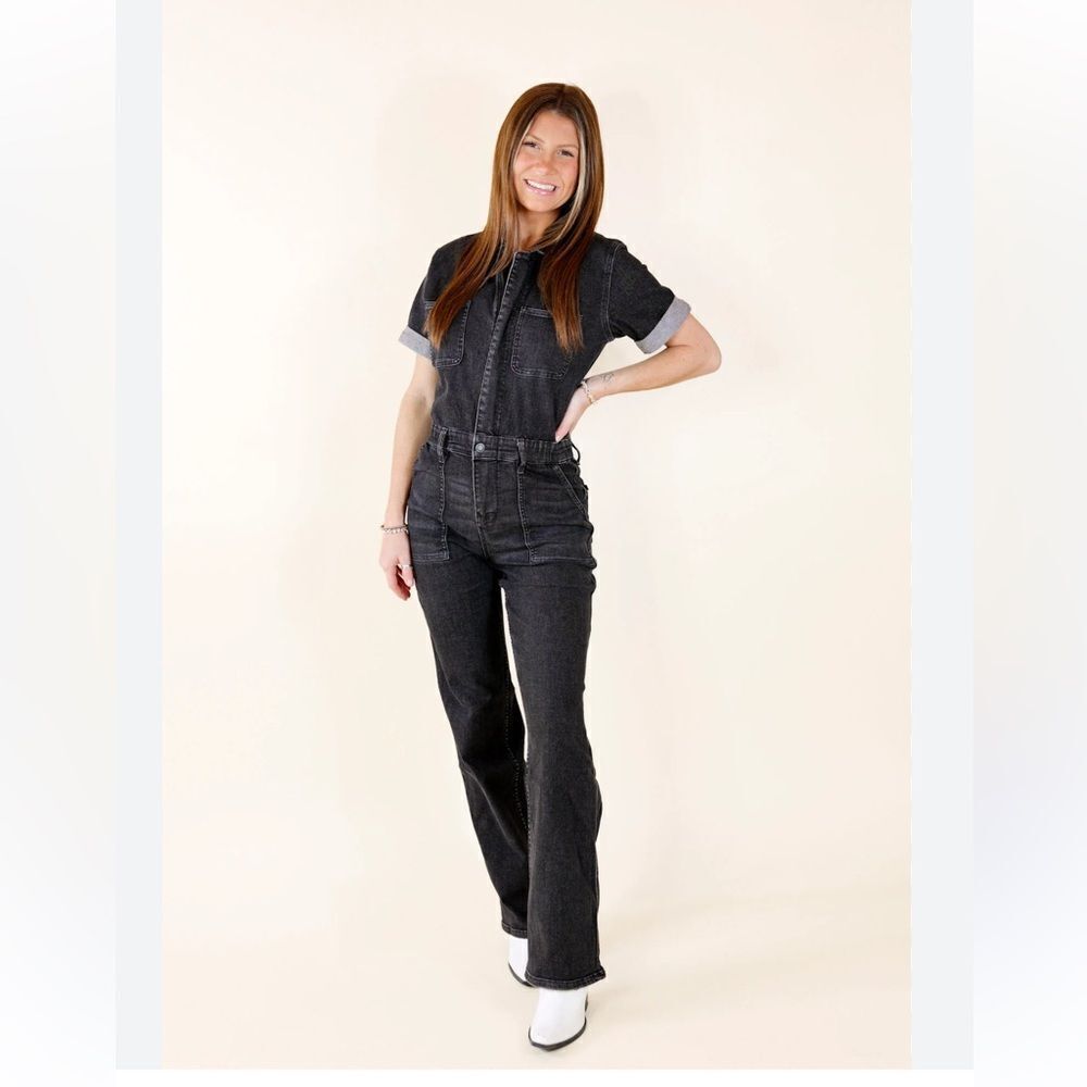 JUDY BLUE | NEW TO THE CITY SHORT SLEEVE DENIM JUMPSUIT IN BLACK